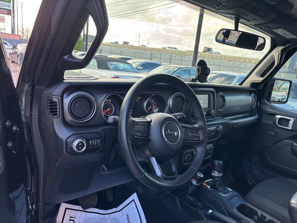 Jeep Gladiator Vehicle Full-screen Gallery Image 09