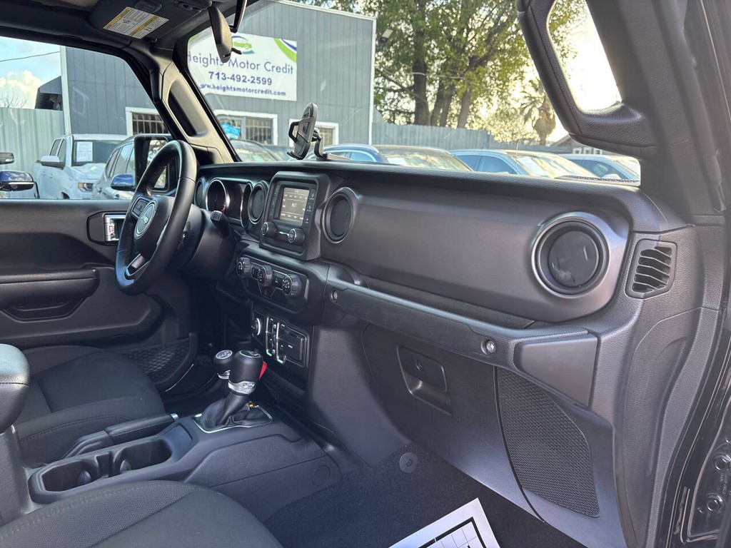 Jeep Gladiator Vehicle Full-screen Gallery Image 11