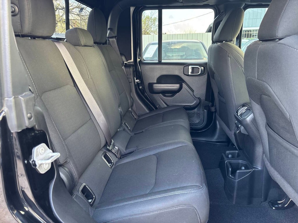 Jeep Gladiator Vehicle Full-screen Gallery Image 14