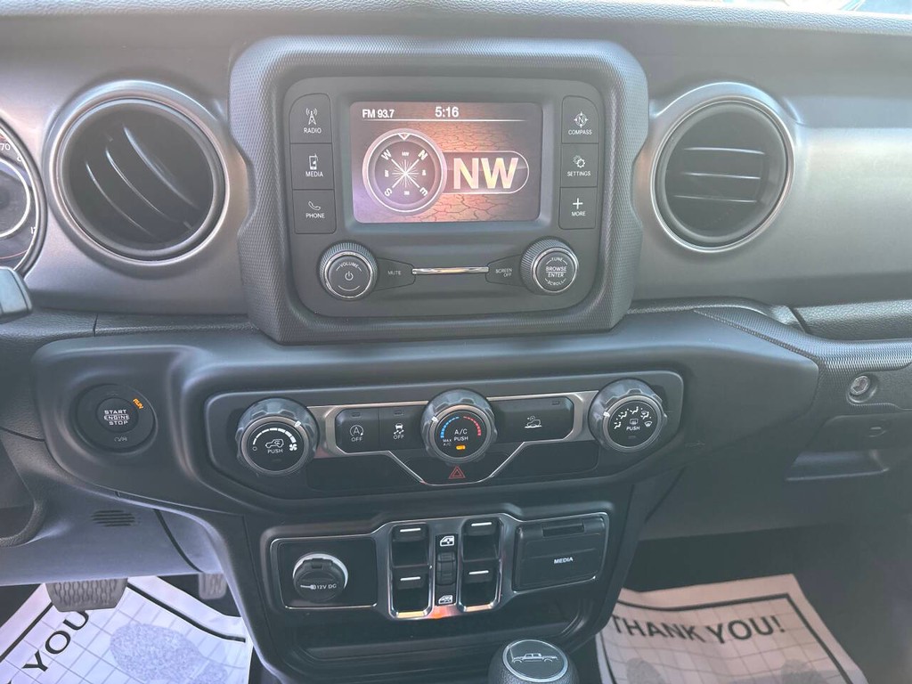 Jeep Gladiator Vehicle Full-screen Gallery Image 16