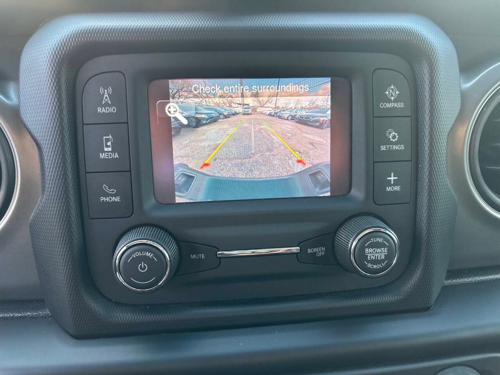 Jeep Gladiator Vehicle Full-screen Gallery Image 17