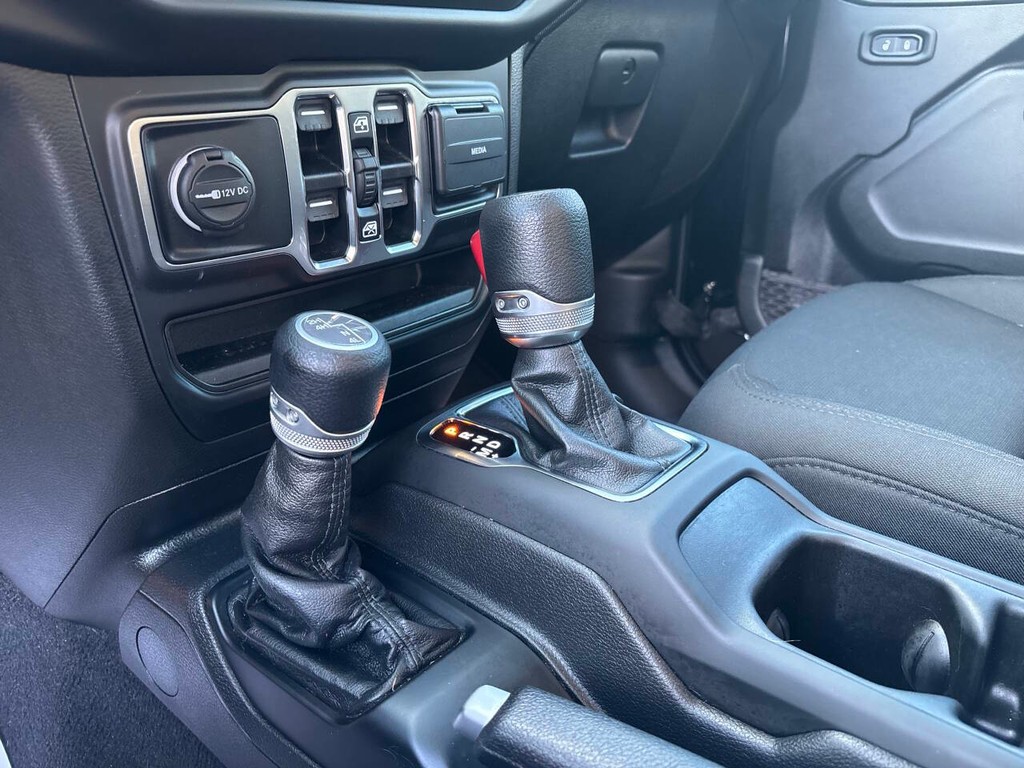 Jeep Gladiator Vehicle Full-screen Gallery Image 18