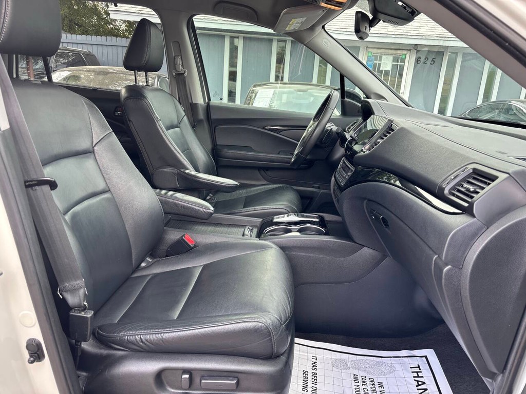 Honda Pilot Vehicle Full-screen Gallery Image 10