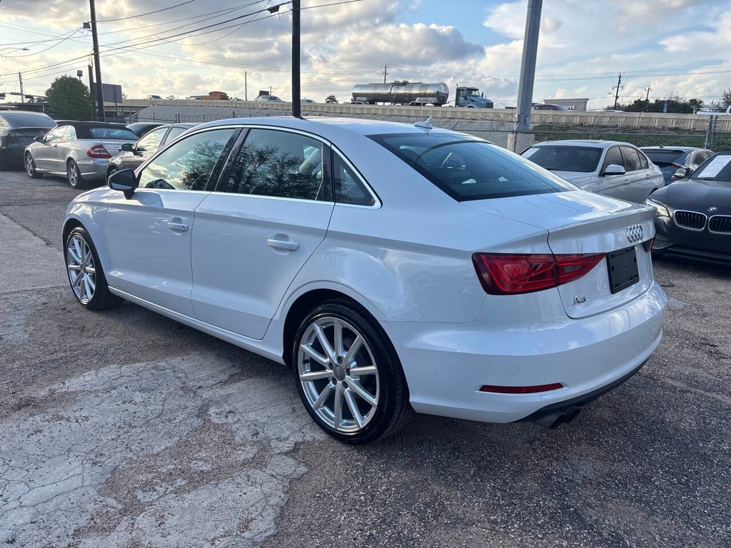 Audi A3 Vehicle Full-screen Gallery Image 05