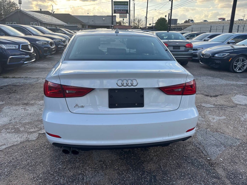 Audi A3 Vehicle Full-screen Gallery Image 06