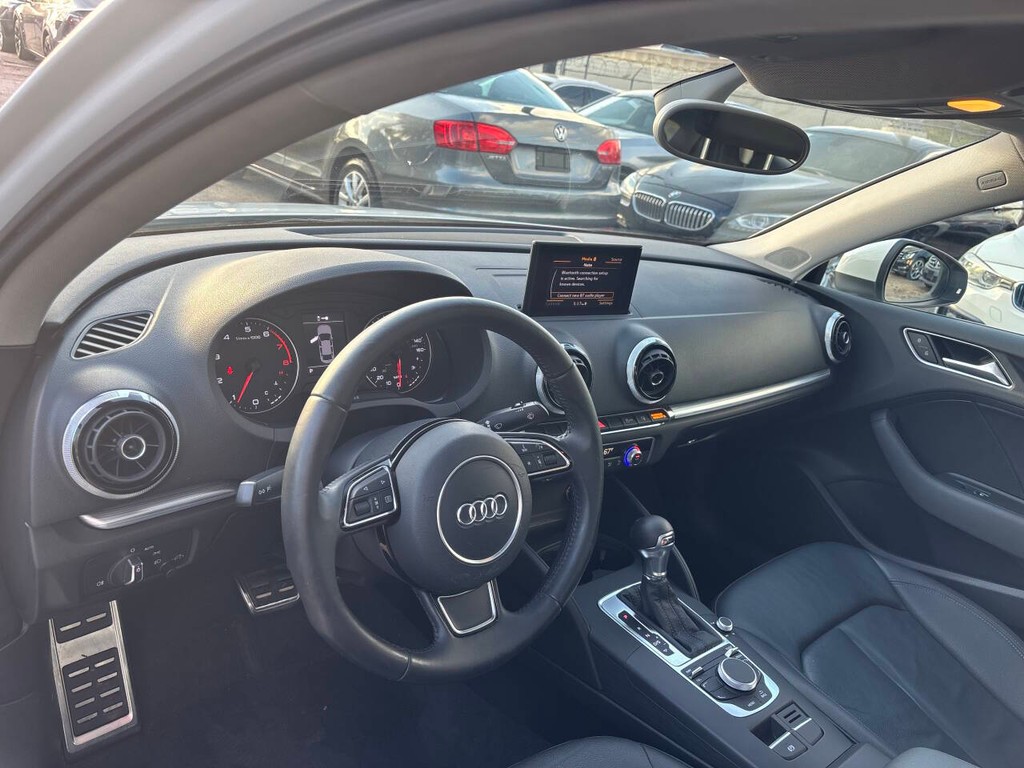 Audi A3 Vehicle Full-screen Gallery Image 08