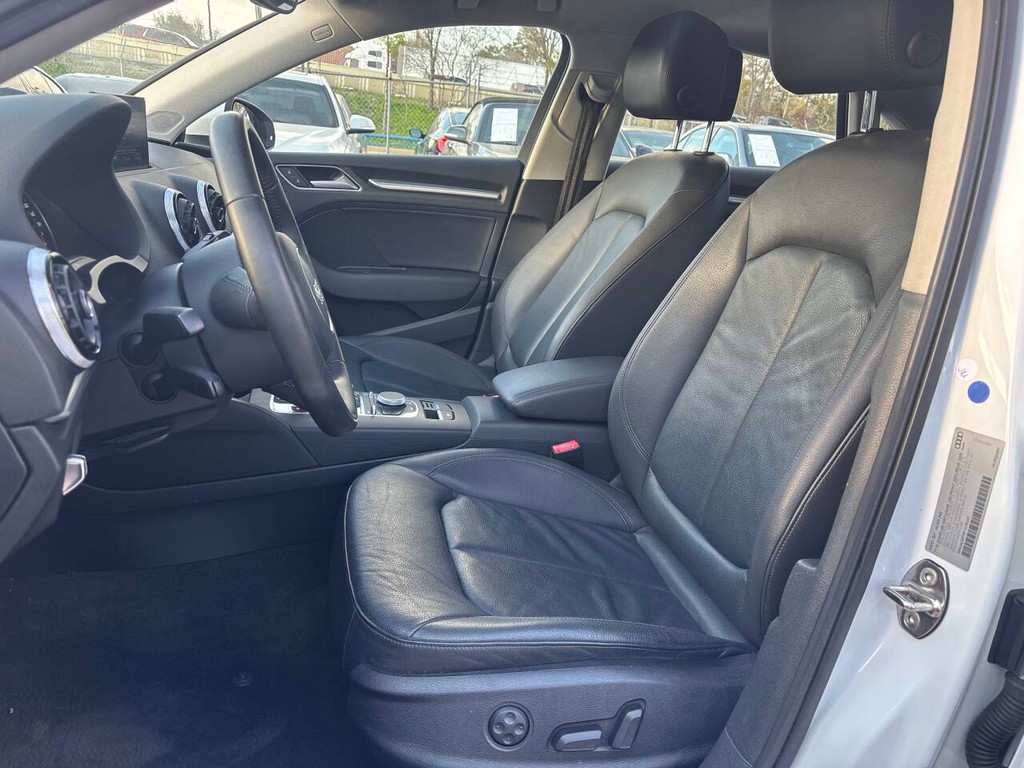 Audi A3 Vehicle Full-screen Gallery Image 09