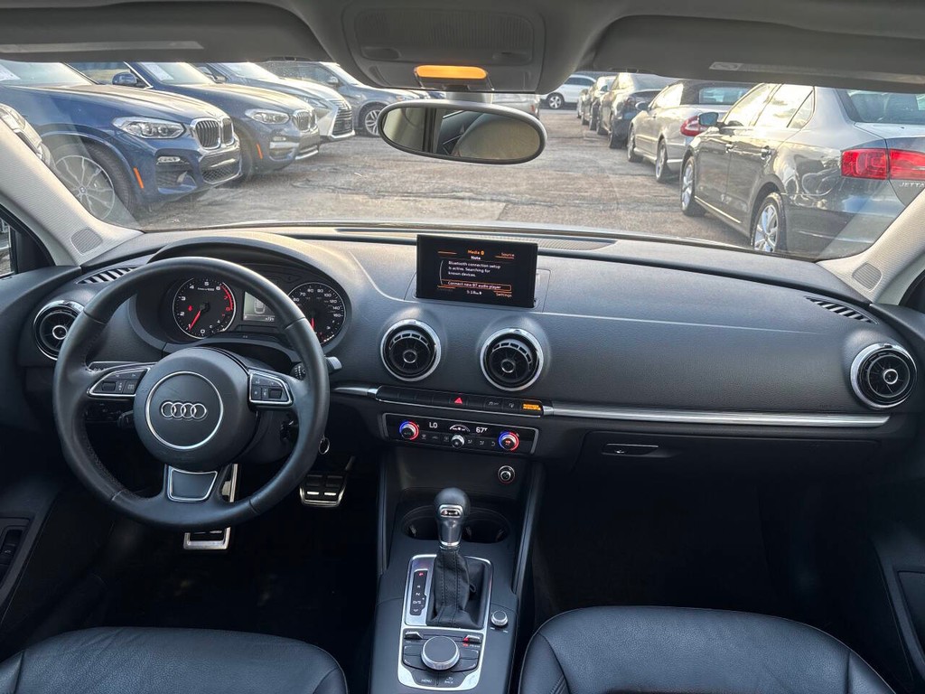 Audi A3 Vehicle Full-screen Gallery Image 14
