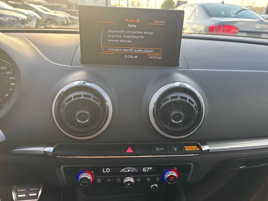 Audi A3 Vehicle Full-screen Gallery Image 15