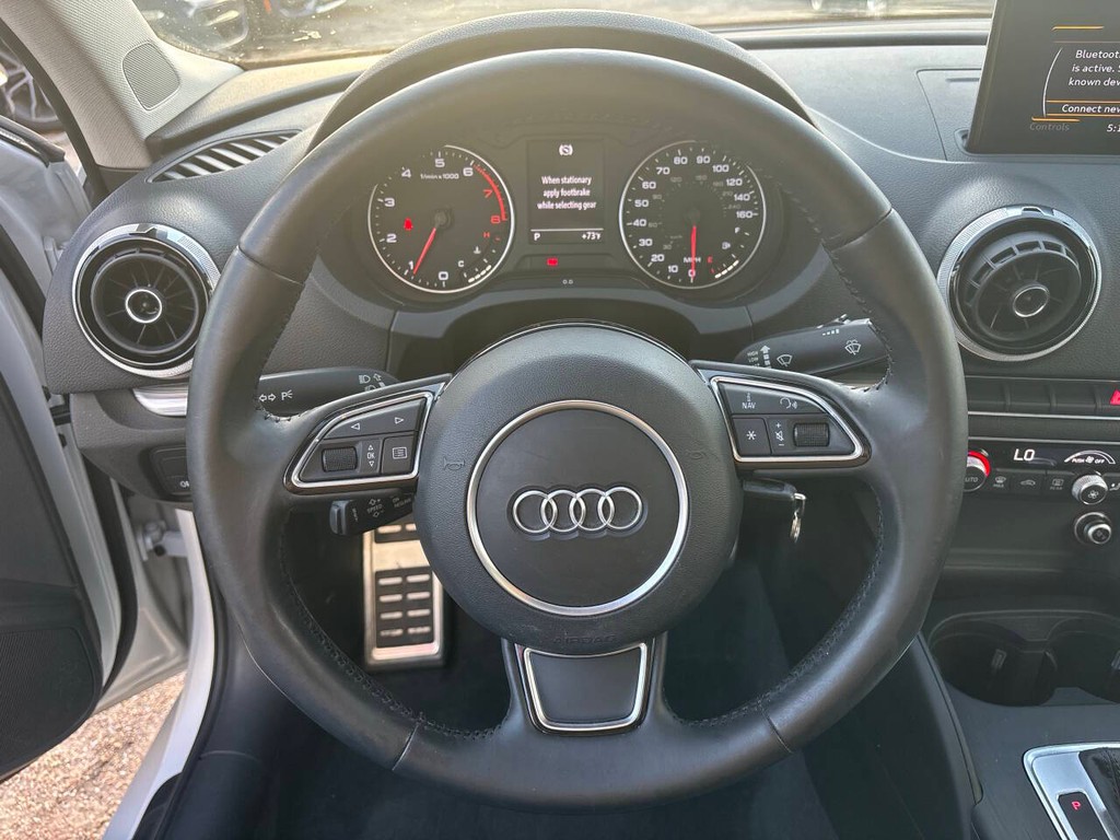 Audi A3 Vehicle Full-screen Gallery Image 17