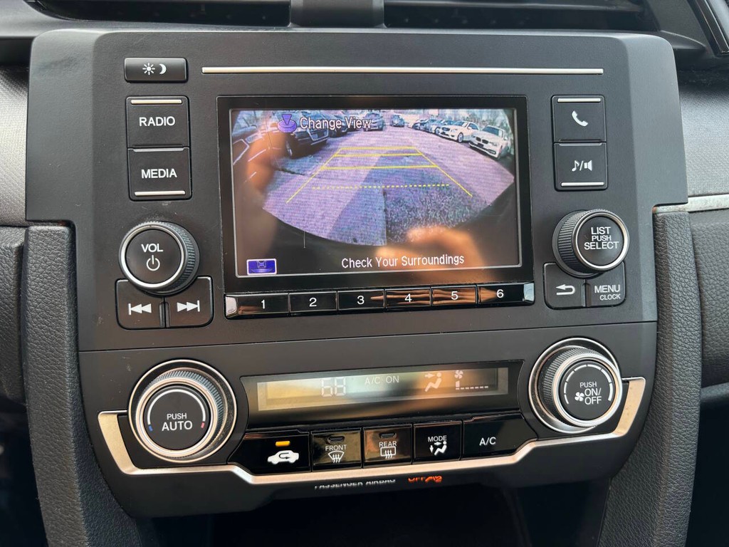 Honda Civic Sedan Vehicle Full-screen Gallery Image 16