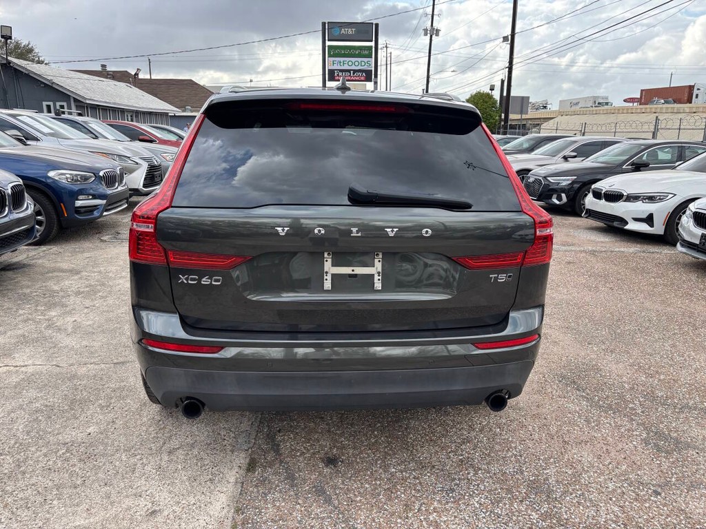 Volvo XC60 Vehicle Full-screen Gallery Image 05