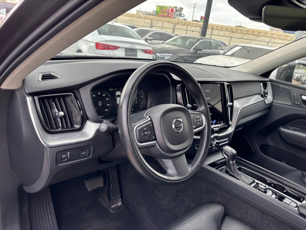 Volvo XC60 Vehicle Full-screen Gallery Image 07