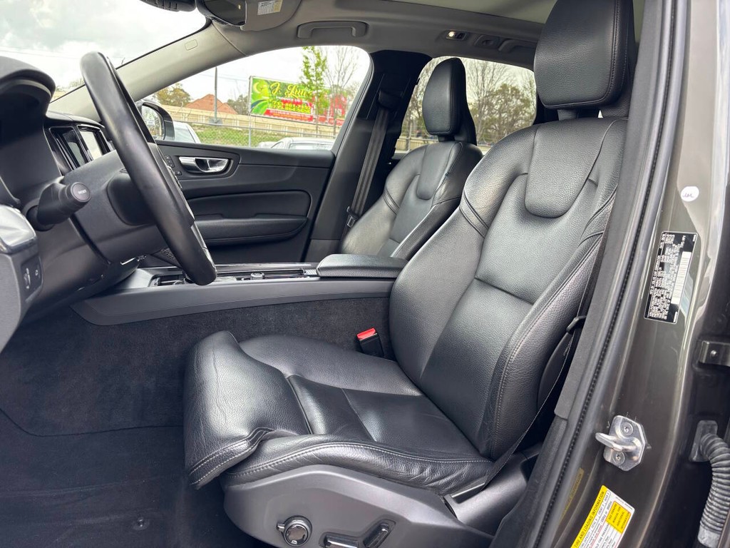 Volvo XC60 Vehicle Full-screen Gallery Image 08