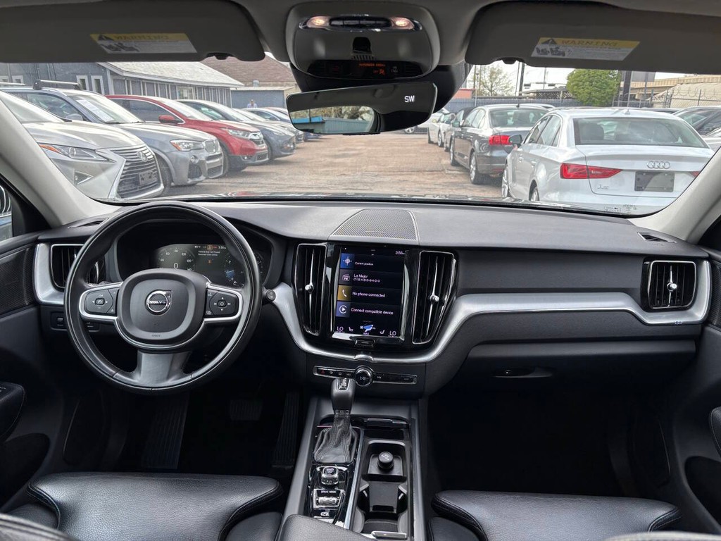 Volvo XC60 Vehicle Full-screen Gallery Image 13