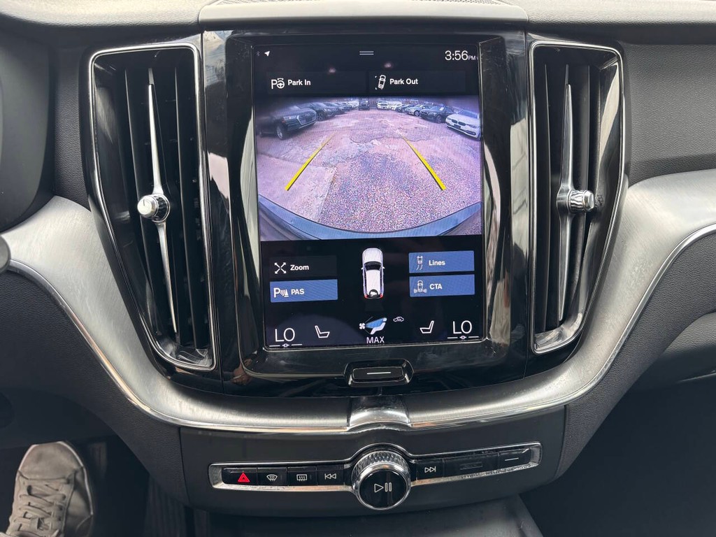 Volvo XC60 Vehicle Full-screen Gallery Image 15