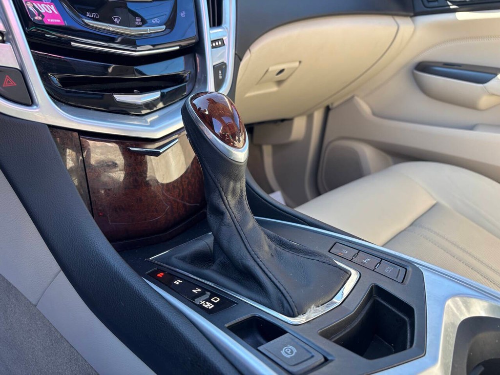 Cadillac SRX Vehicle Full-screen Gallery Image 16