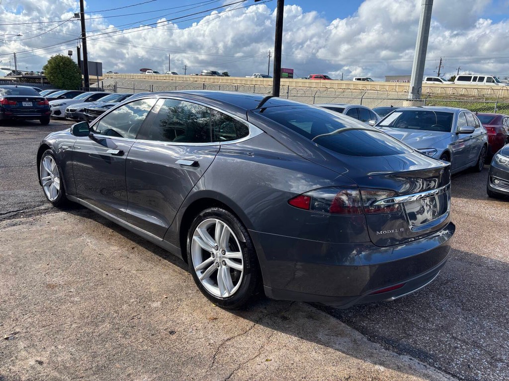 Tesla Model S Vehicle Full-screen Gallery Image 04
