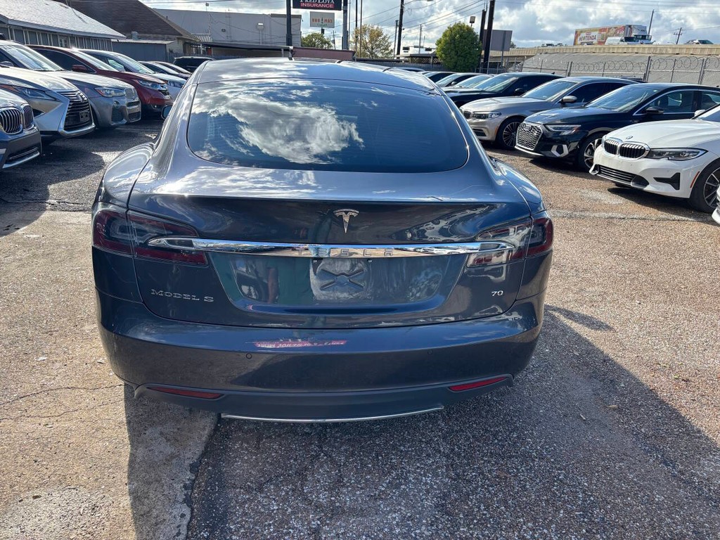 Tesla Model S Vehicle Full-screen Gallery Image 06