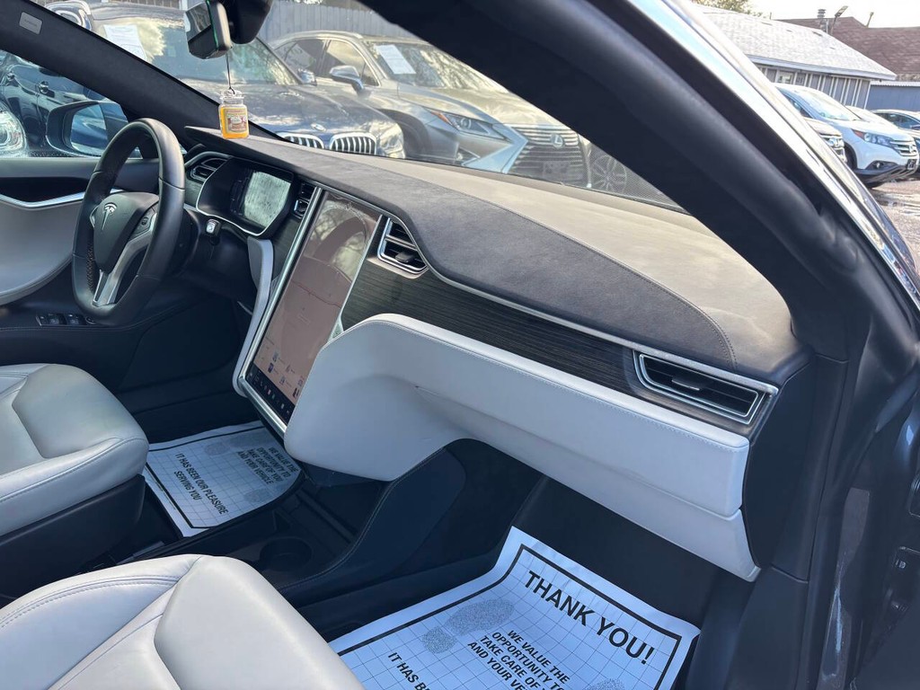 Tesla Model S Vehicle Full-screen Gallery Image 09