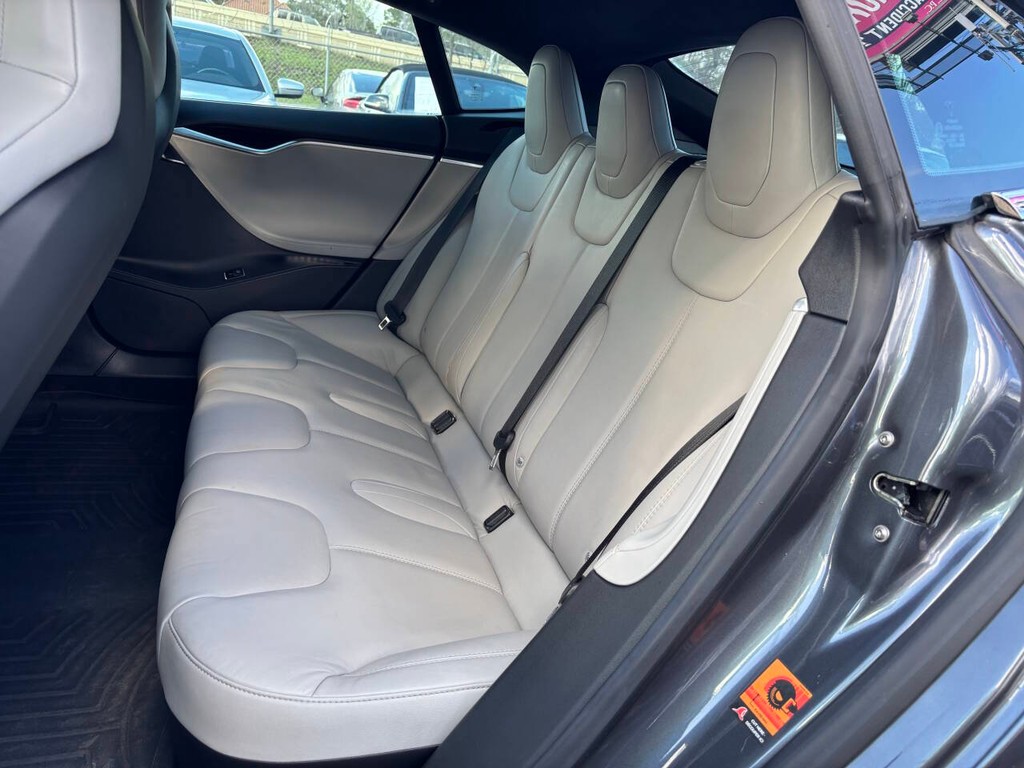 Tesla Model S Vehicle Full-screen Gallery Image 12