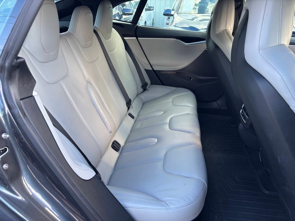 Tesla Model S Vehicle Full-screen Gallery Image 13