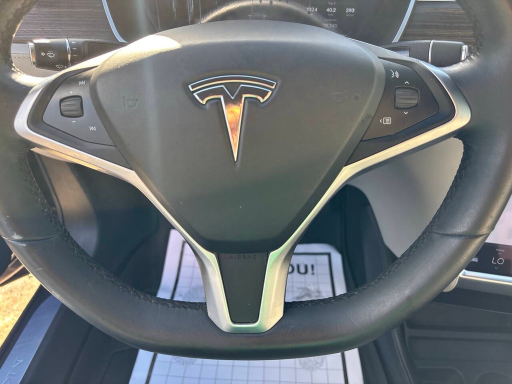 Tesla Model S Vehicle Full-screen Gallery Image 19