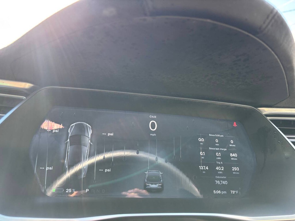 Tesla Model S Vehicle Full-screen Gallery Image 21