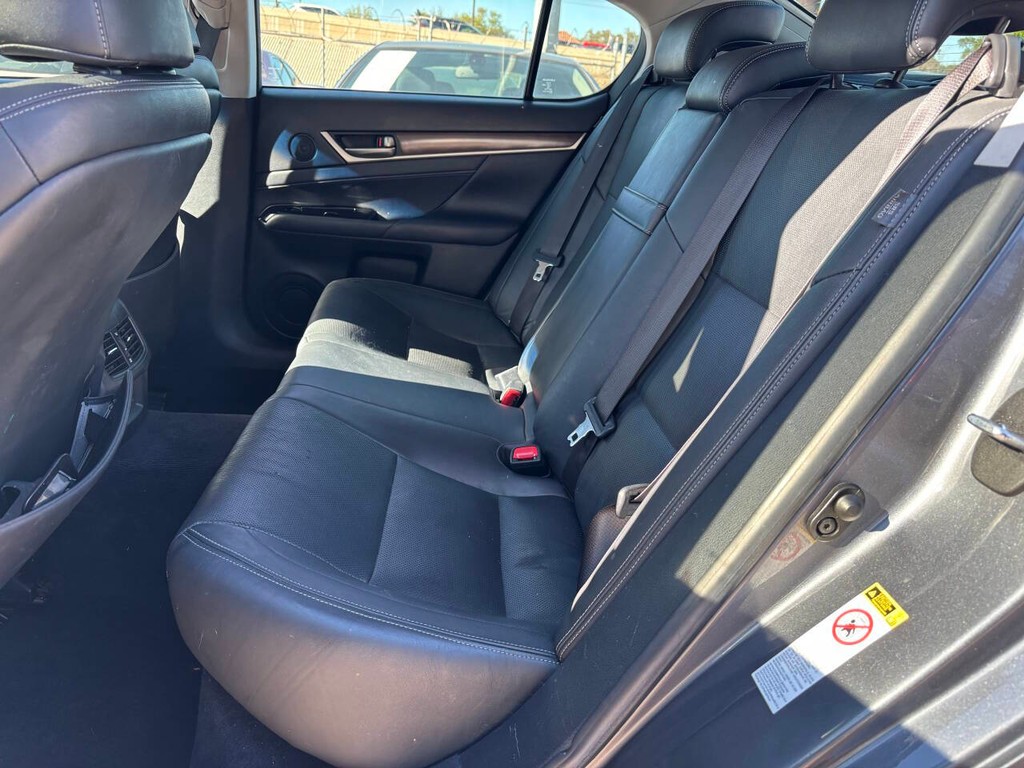 Lexus GS 350 Vehicle Full-screen Gallery Image 11