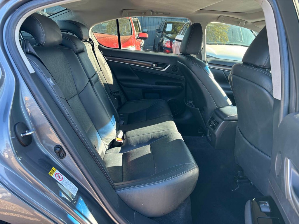 Lexus GS 350 Vehicle Full-screen Gallery Image 12