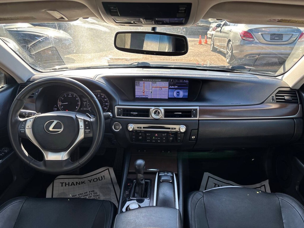 Lexus GS 350 Vehicle Full-screen Gallery Image 13