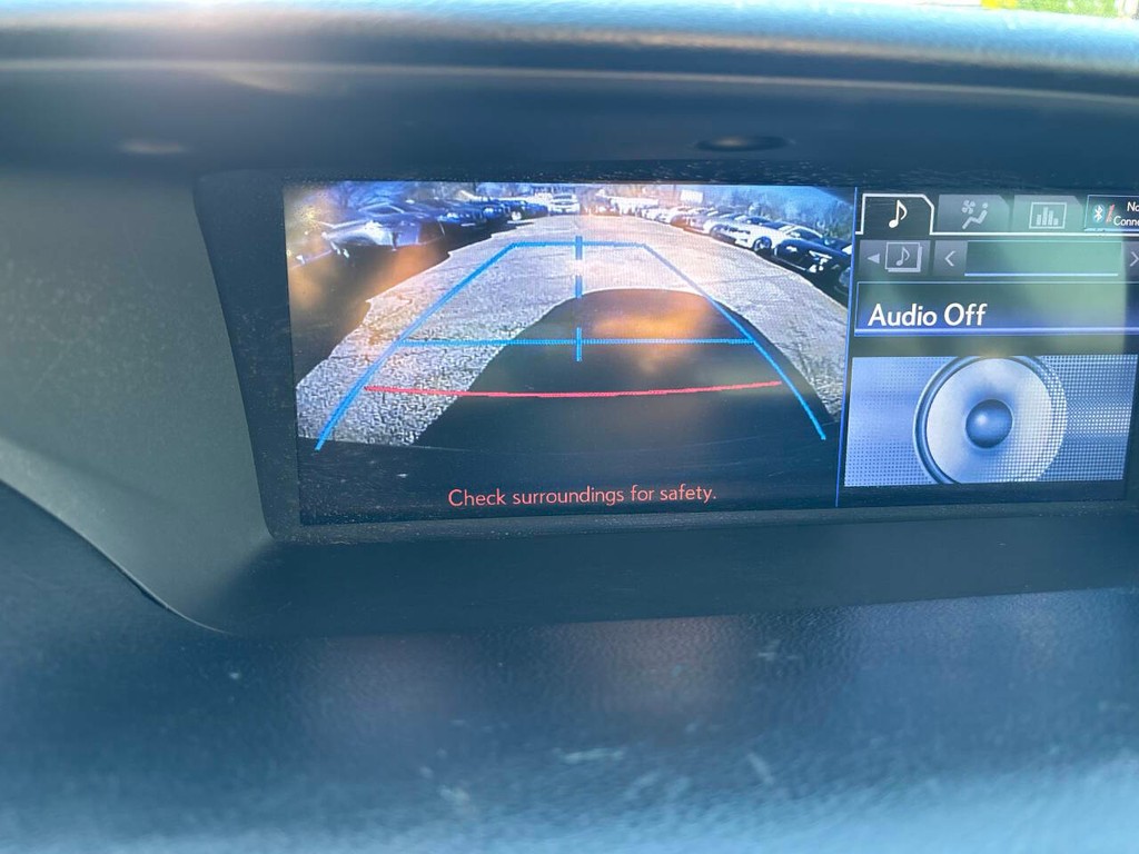 Lexus GS 350 Vehicle Full-screen Gallery Image 16