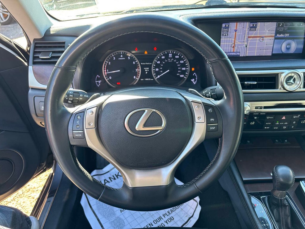 Lexus GS 350 Vehicle Full-screen Gallery Image 18