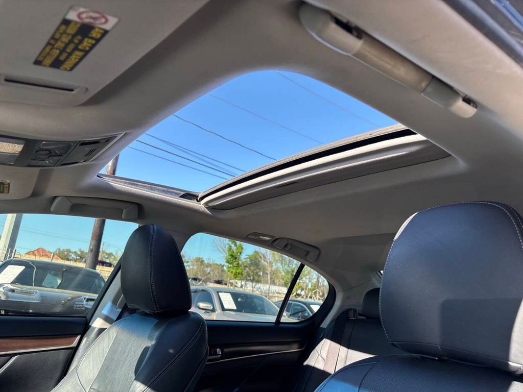 Lexus GS 350 Vehicle Full-screen Gallery Image 19