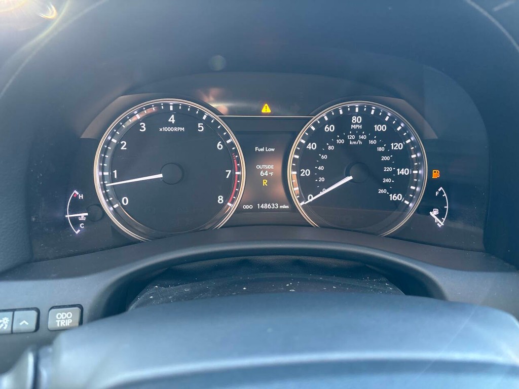 Lexus GS 350 Vehicle Full-screen Gallery Image 20