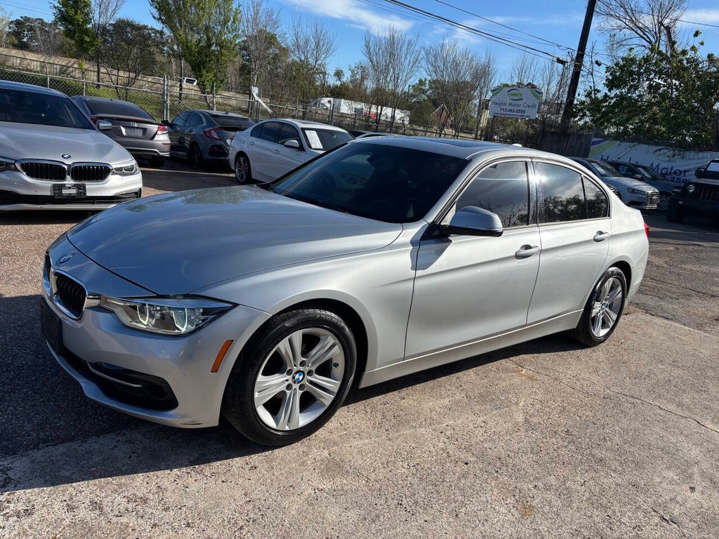 BMW 3 Series Vehicle Full-screen Gallery Image 02