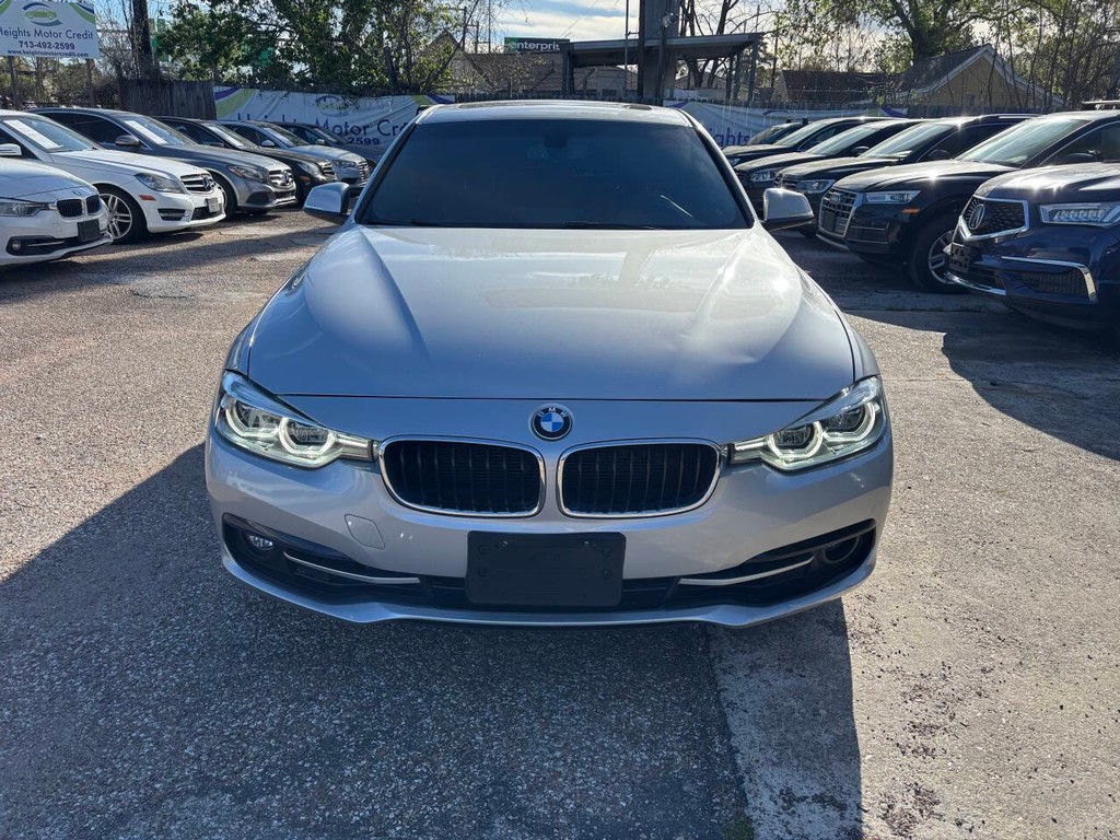 BMW 3 Series Vehicle Full-screen Gallery Image 03