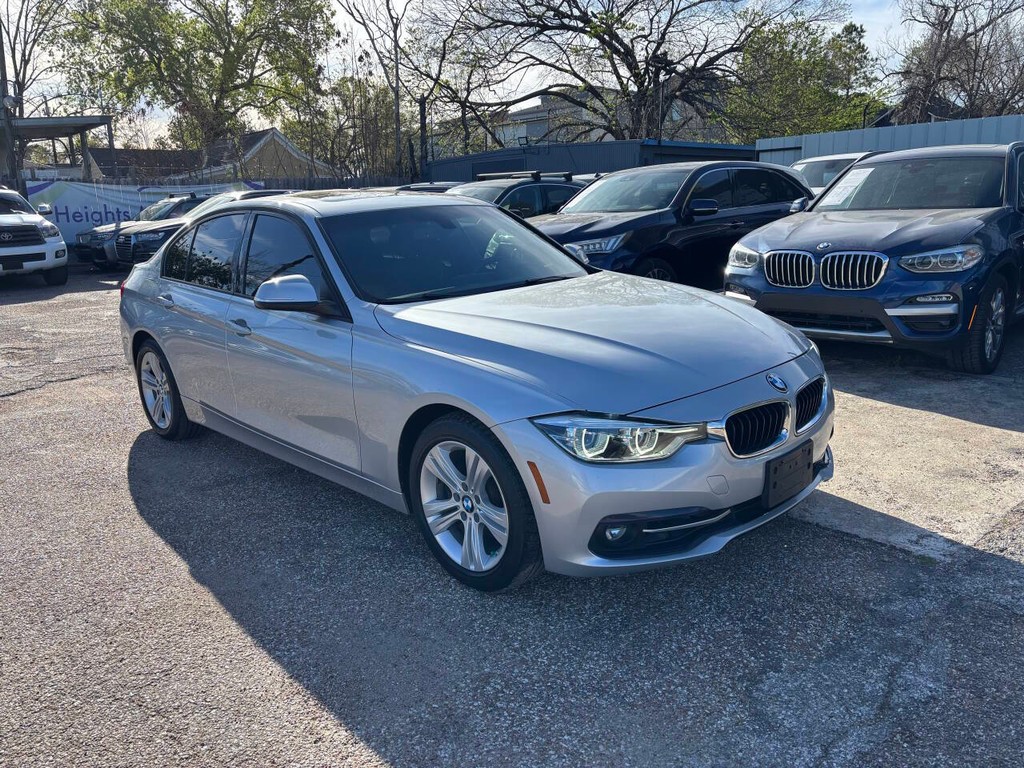 BMW 3 Series Vehicle Full-screen Gallery Image 04