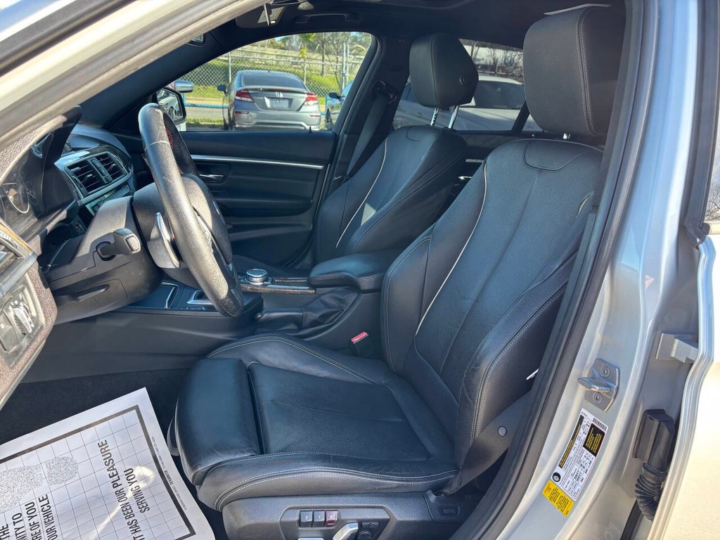 BMW 3 Series Vehicle Full-screen Gallery Image 09