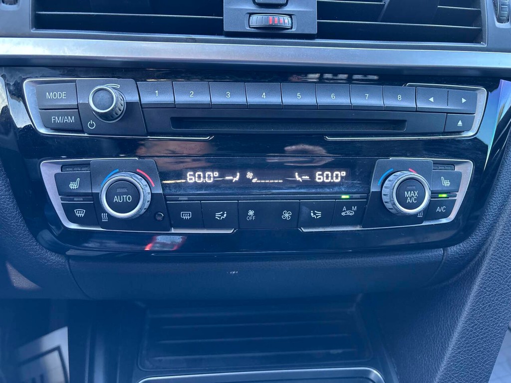 BMW 3 Series Vehicle Full-screen Gallery Image 16