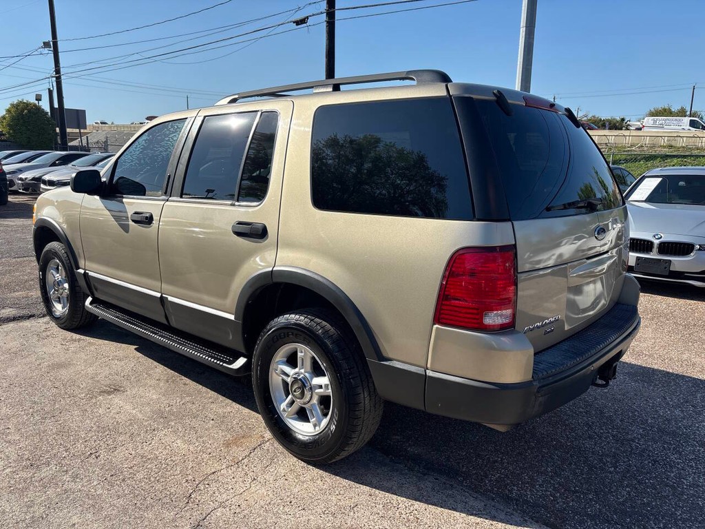 Ford Explorer Vehicle Full-screen Gallery Image 05