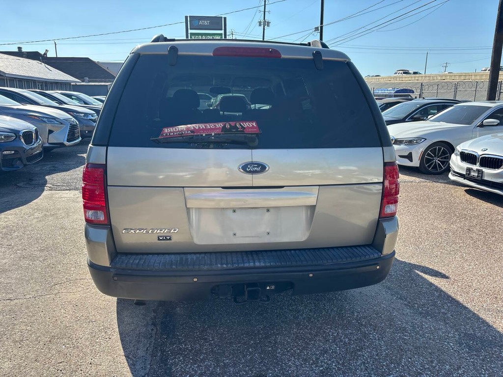 Ford Explorer Vehicle Full-screen Gallery Image 06