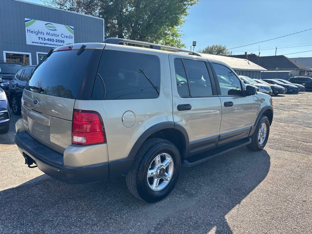 Ford Explorer Vehicle Full-screen Gallery Image 07