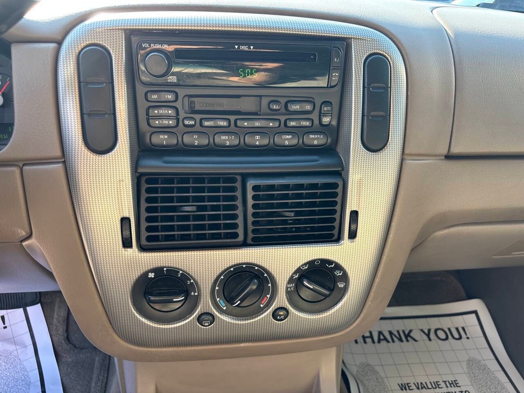 Ford Explorer Vehicle Full-screen Gallery Image 15