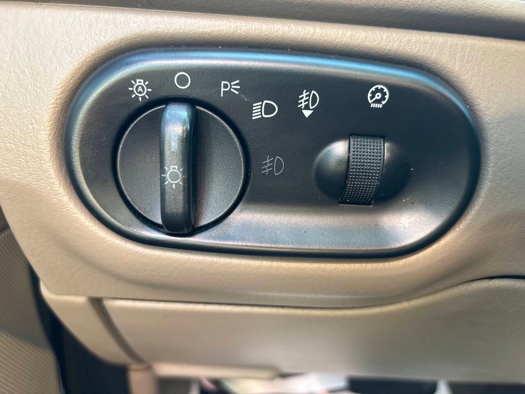 Ford Explorer Vehicle Full-screen Gallery Image 17