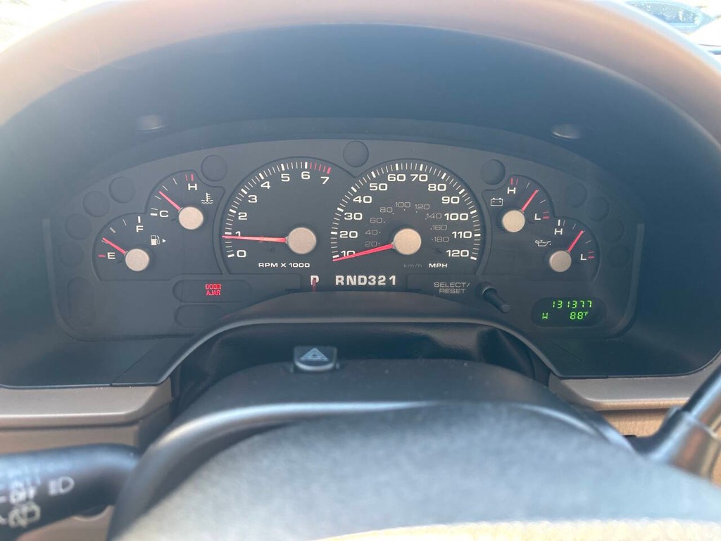 Ford Explorer Vehicle Full-screen Gallery Image 19