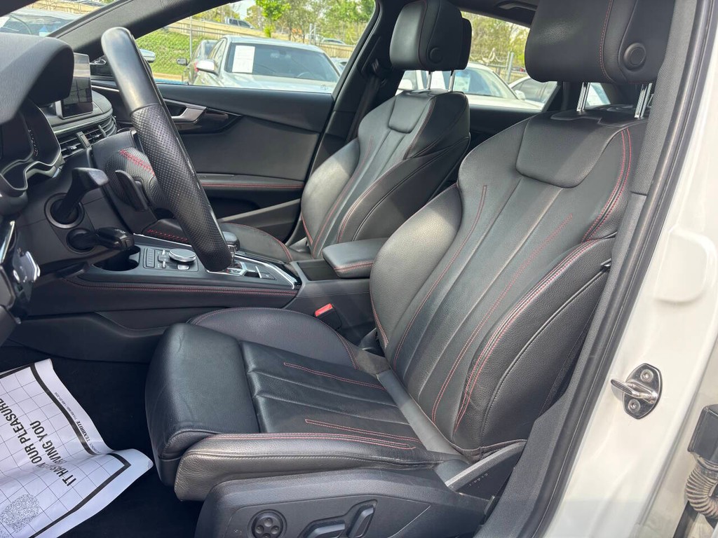 Audi A4 Vehicle Full-screen Gallery Image 09