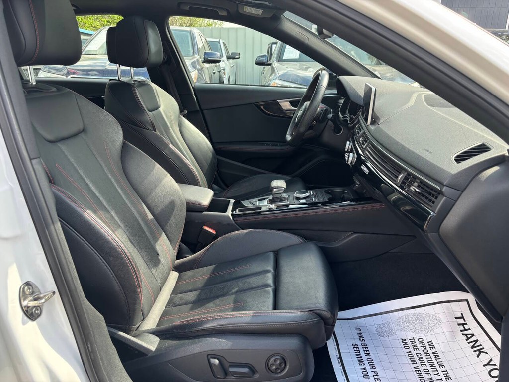 Audi A4 Vehicle Full-screen Gallery Image 10