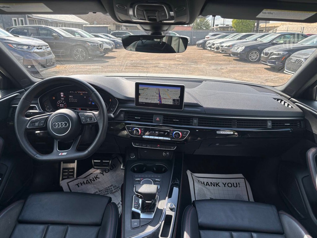 Audi A4 Vehicle Full-screen Gallery Image 13