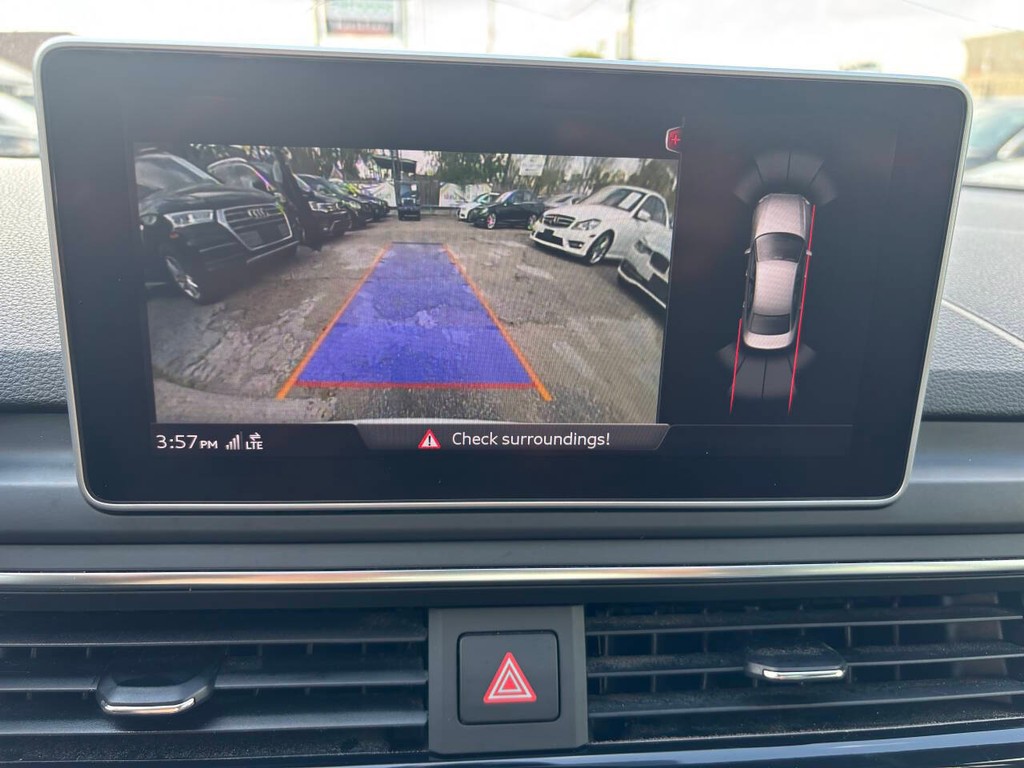 Audi A4 Vehicle Full-screen Gallery Image 15